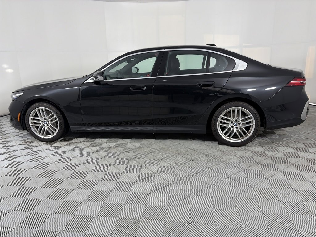 Used 2024 BMW 530i xDrive image 4