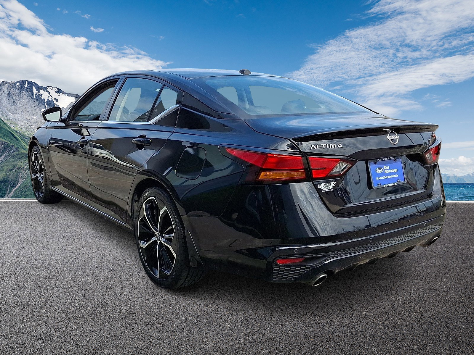 Used 2024 Nissan Altima 2.5 SR w/ SR Premium Package image 2