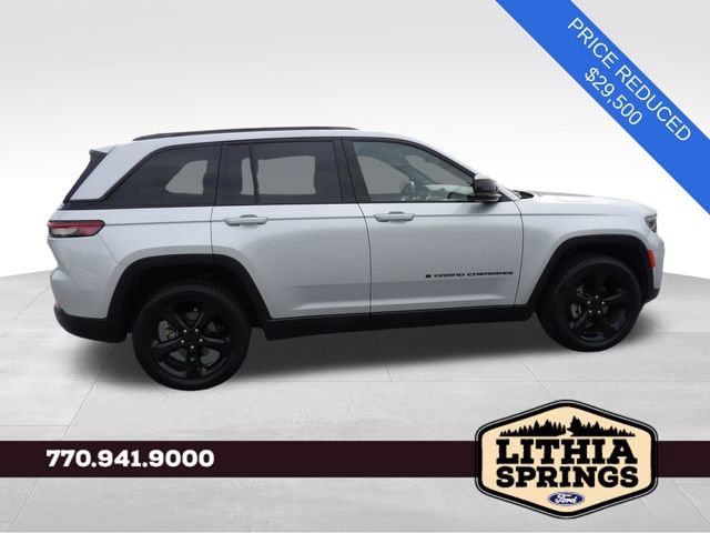 Used 2023 Jeep Grand Cherokee Altitude AWD/4WD image 9