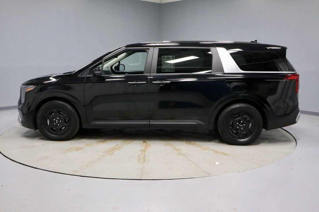 Used 2025 Kia Carnival image 2