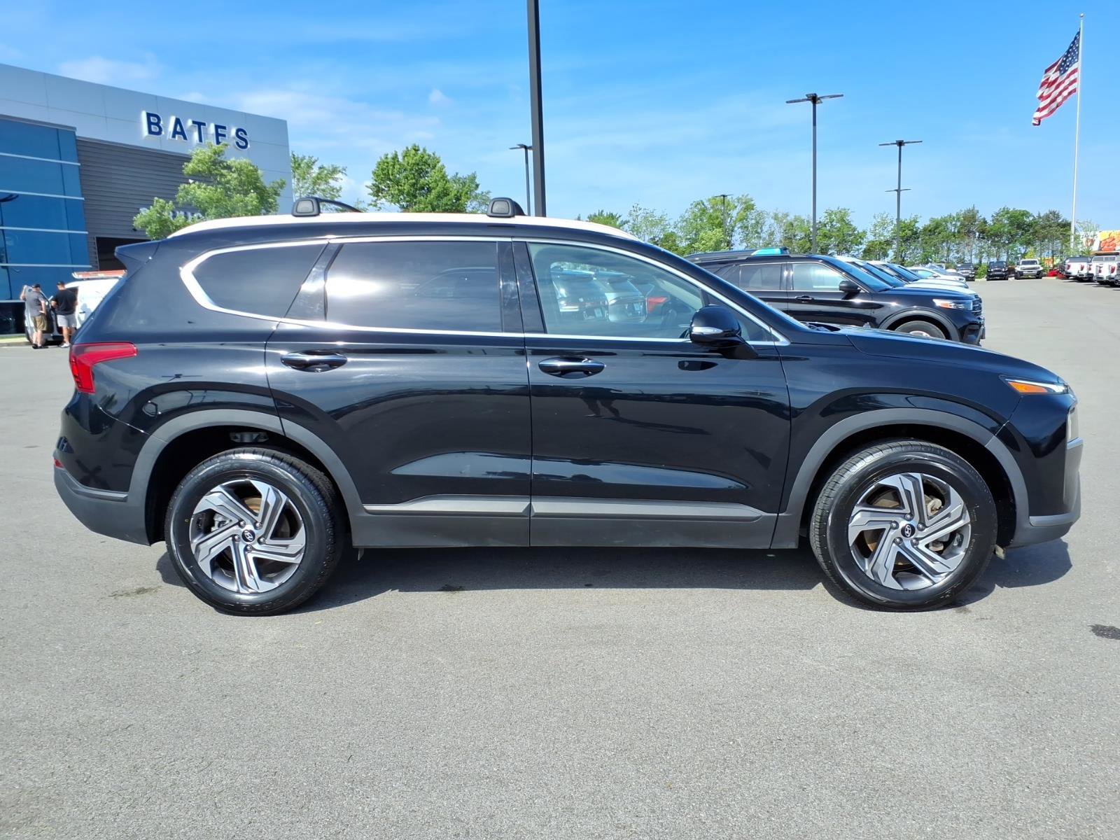 Used 2023 Hyundai Santa Fe SEL FWD image 2