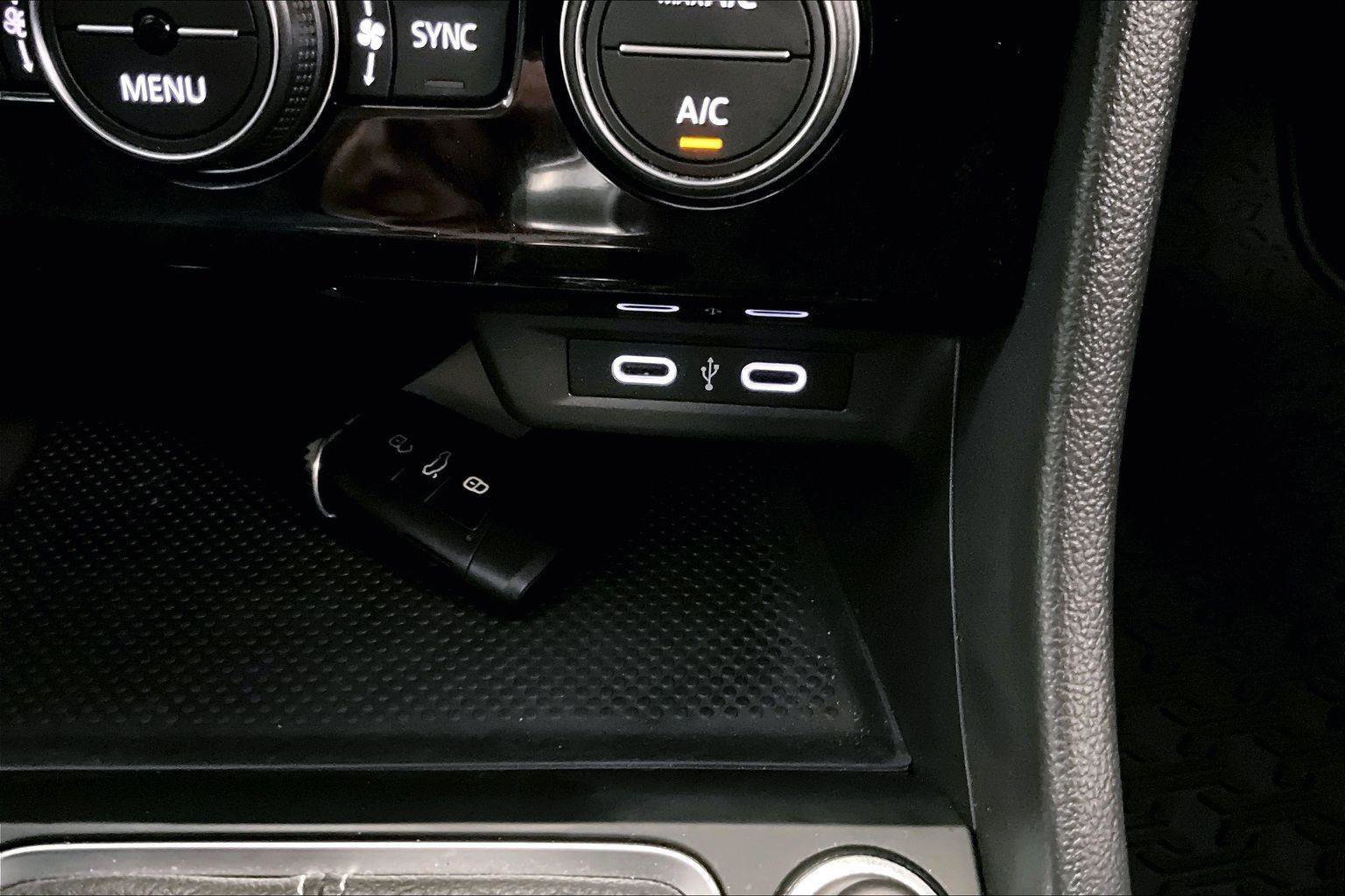 Used 2022 Volkswagen Jetta SE image 31