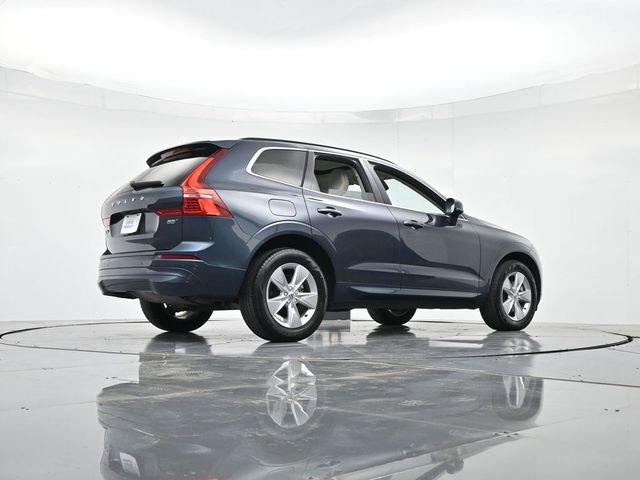 Used 2022 Volvo XC60 B5 Momentum image 30