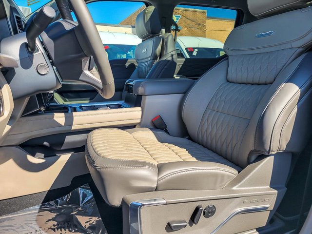 Certified 2025 Ford F450 Platinum w/ Platinum Plus Package image 13