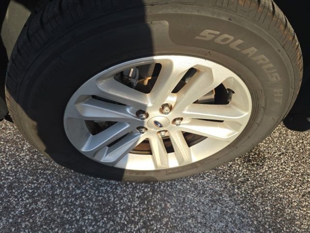 Certified 2017 Ford Explorer XLT w/ Equipment Group 201A image 7