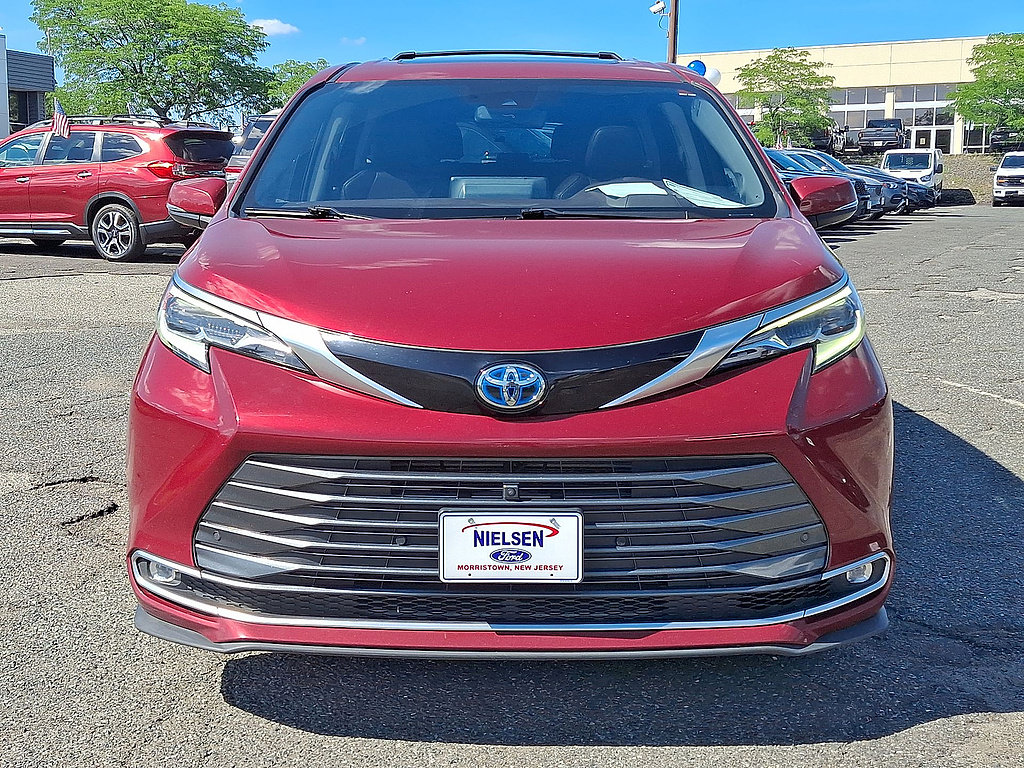 Used 2023 Toyota Sienna Platinum AWD/4WD image 35