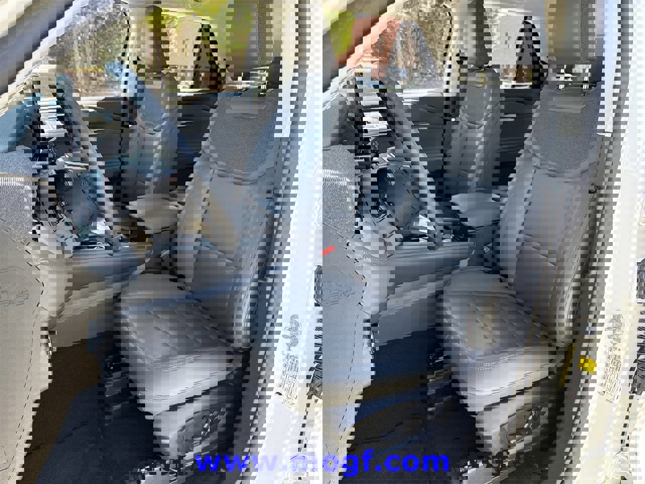 Certified 2025 Ford Explorer Active w/ Active Comfort Package image 22