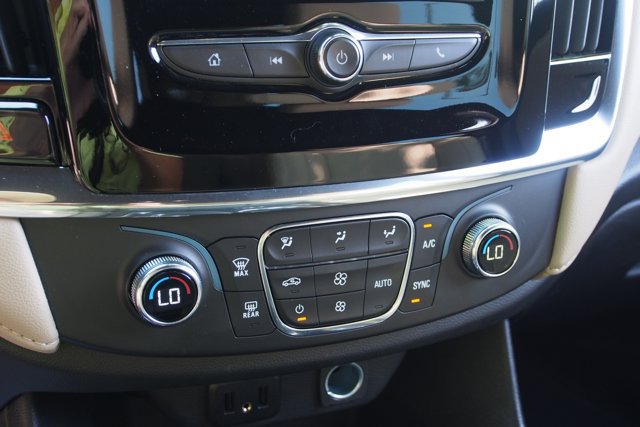 Used 2023 Chevrolet Traverse LS FWD image 29