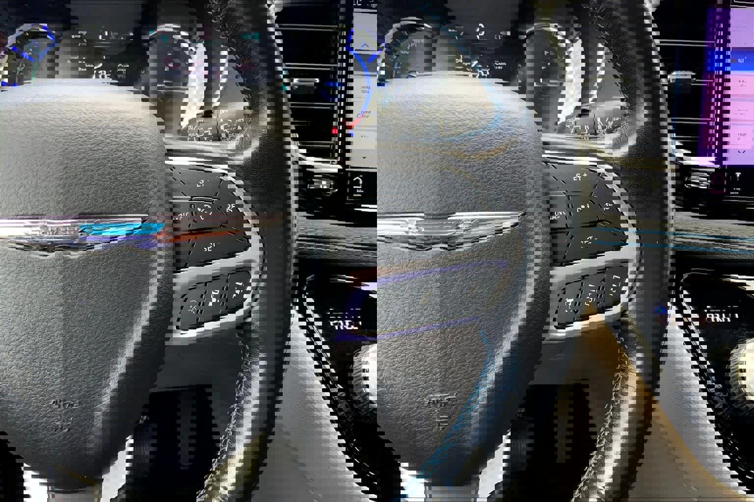 Used 2021 Chrysler Pacifica Touring-L image 25