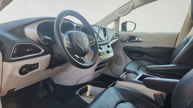 Used 2022 Chrysler Pacifica Touring-L FWD image 9