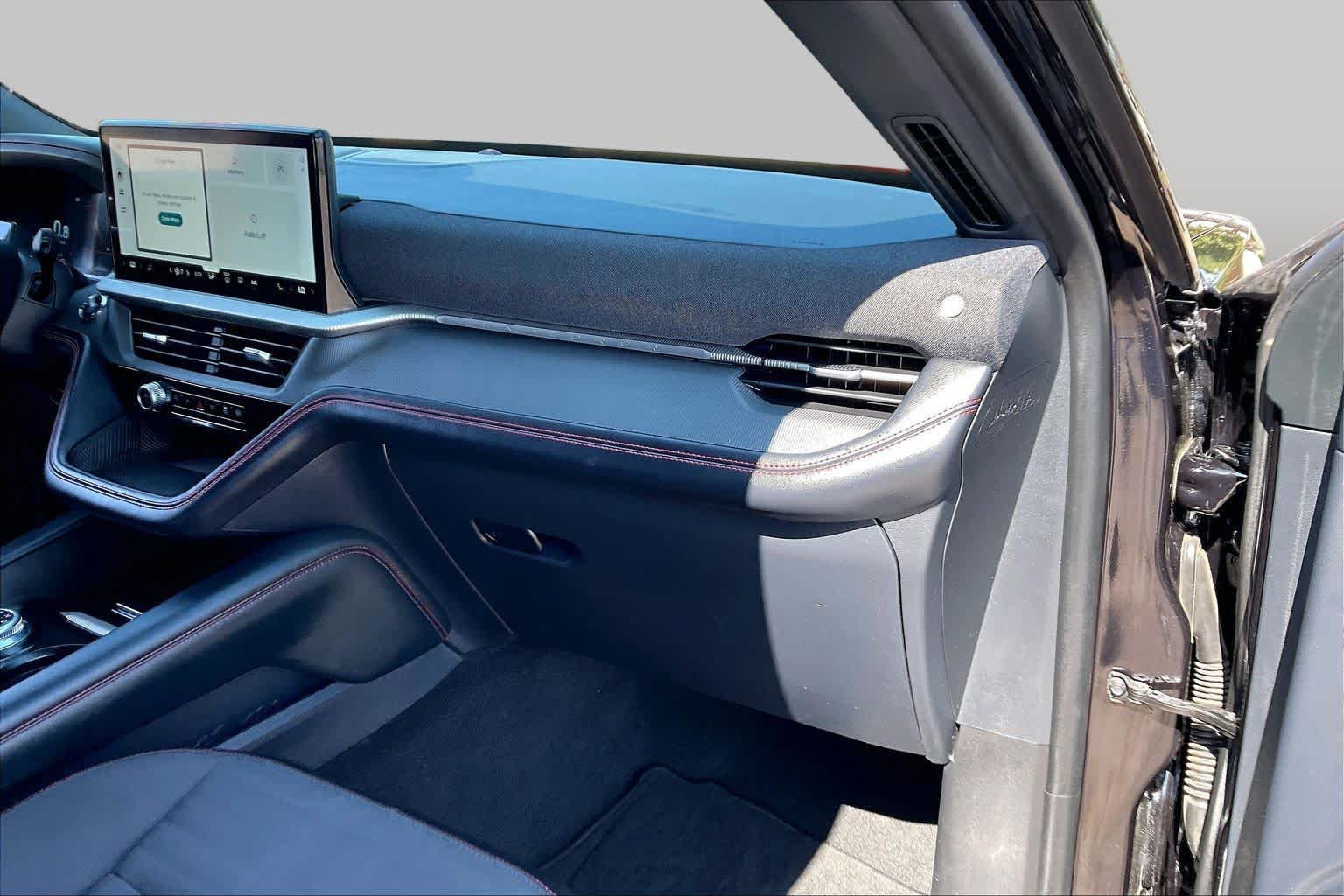 Certified 2025 Ford Explorer ST-Line AWD/4WD image 18