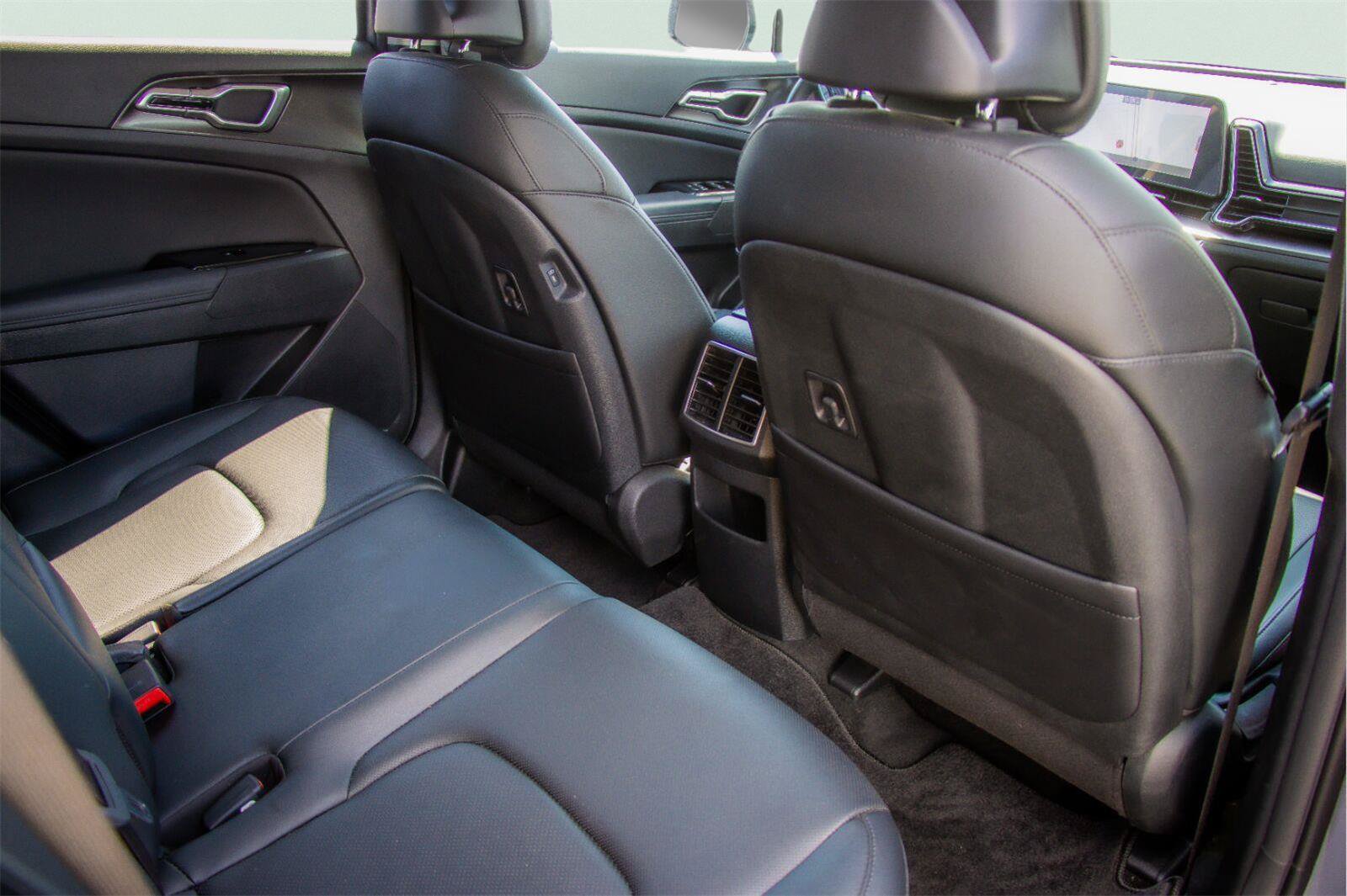 Used 2025 Kia Sportage EX FWD image 9
