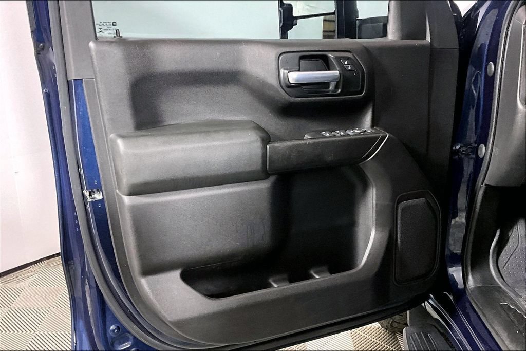 Used 2019 Chevrolet Silverado 1500 Custom w/ Custom Max Trailering Package AWD/4WD image 14