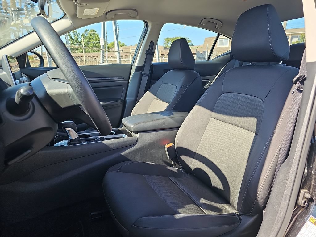 Used 2024 Nissan Altima 2.5 SV FWD image 14