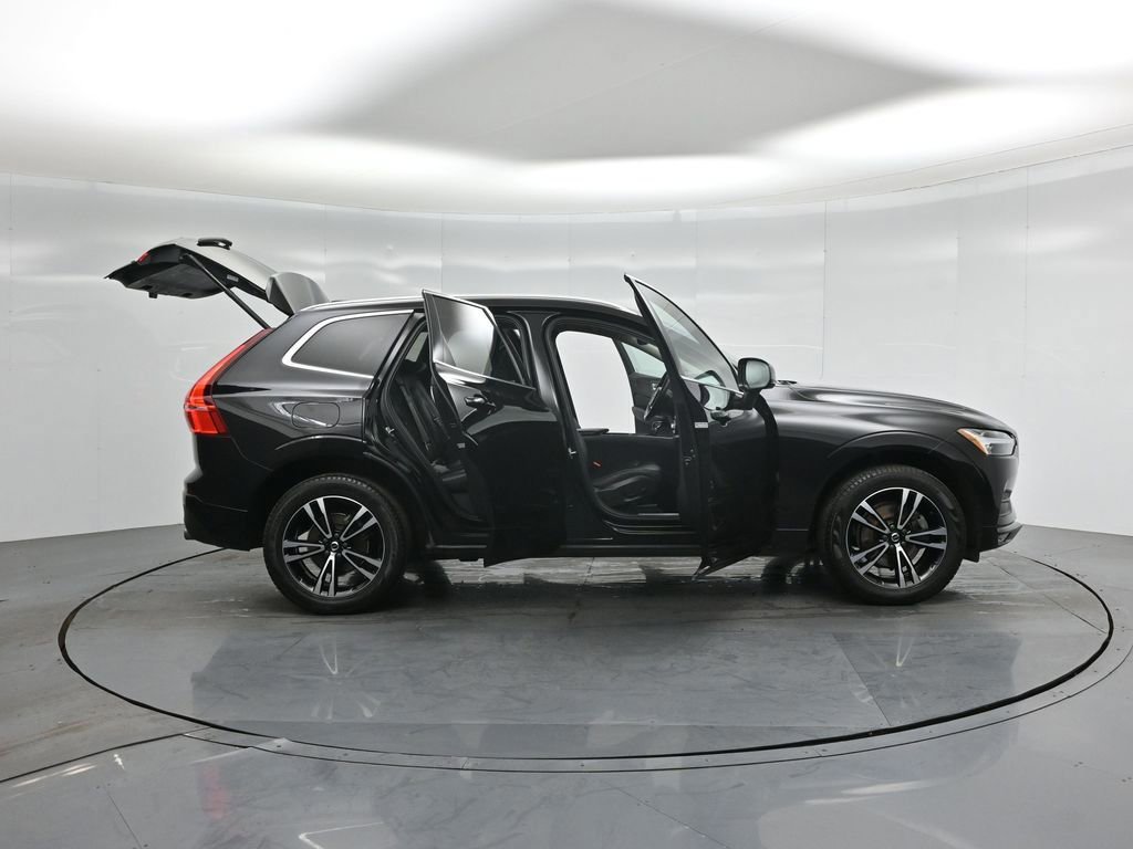 Used 2021 Volvo XC60 T5 Momentum w/ Premium Package image 34