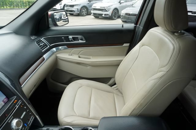 Certified 2018 Ford Explorer Limited FWD image 29
