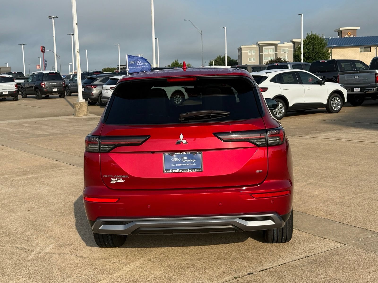 Used 2025 Mitsubishi Outlander SE FWD image 6