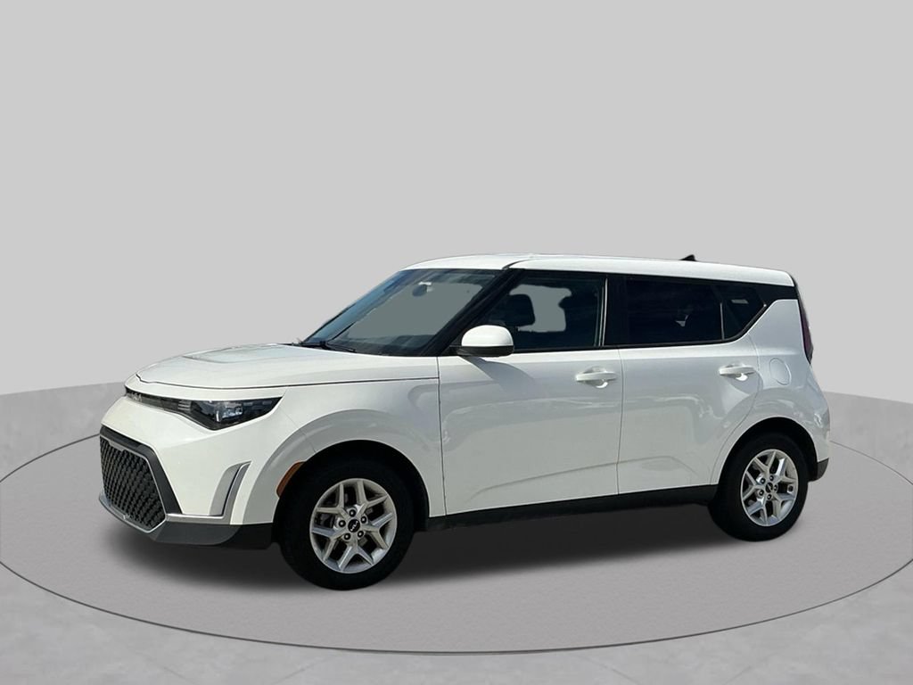 Used 2025 Kia Soul LX w/ LX Technology Package FWD image 3