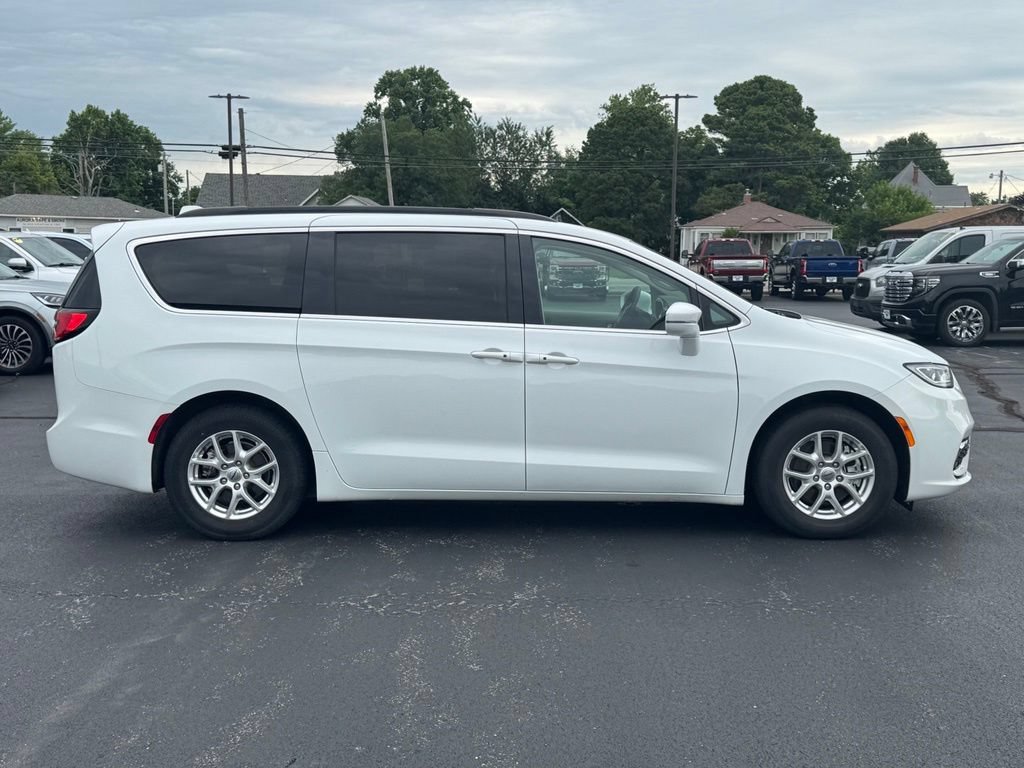 Used 2022 Chrysler Pacifica Touring-L FWD image 21