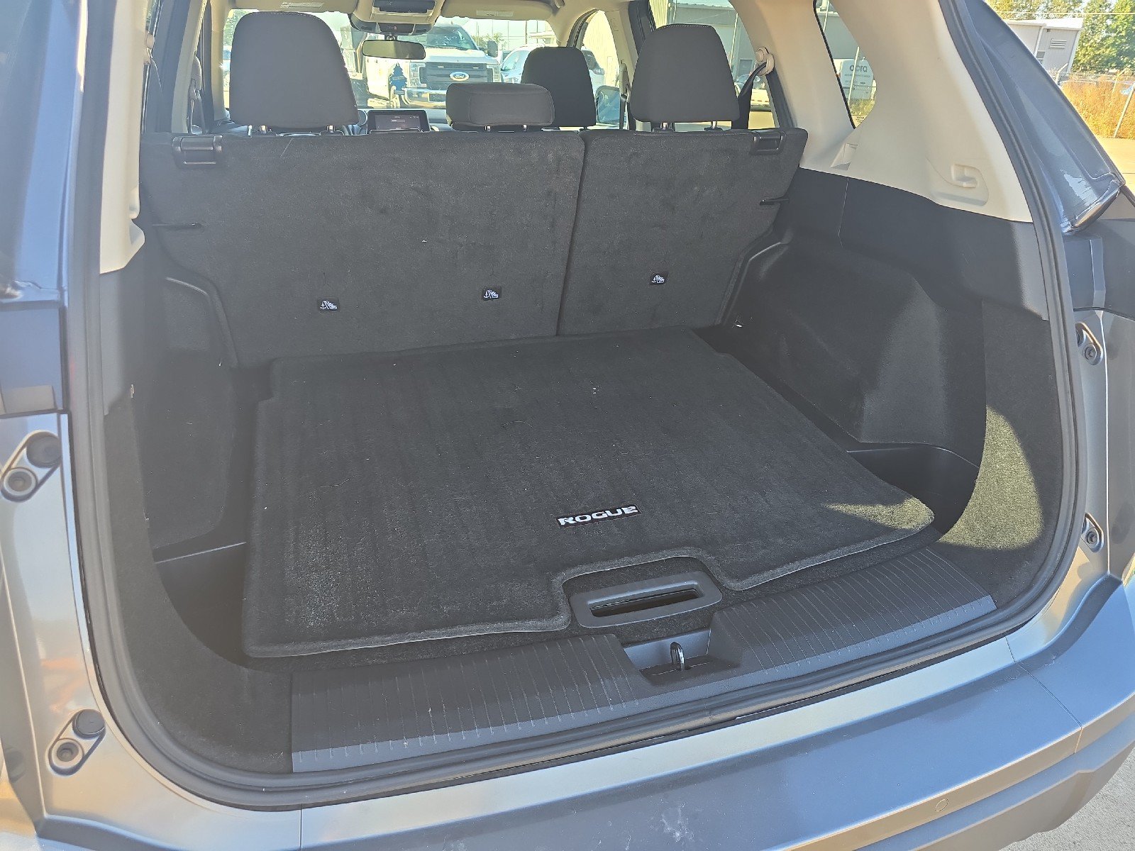 Used 2025 Nissan Rogue SV FWD image 12