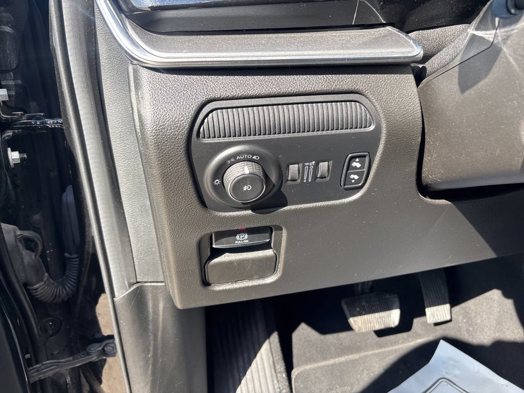Used 2022 Jeep Wagoneer Series II AWD/4WD image 14