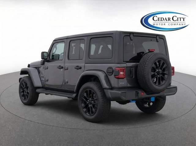 Used 2022 Jeep Wrangler Unlimited Sahara w/ Cold Weather Group AWD/4WD image 3