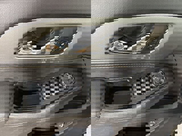 Used 2018 Chevrolet Traverse LT image 17