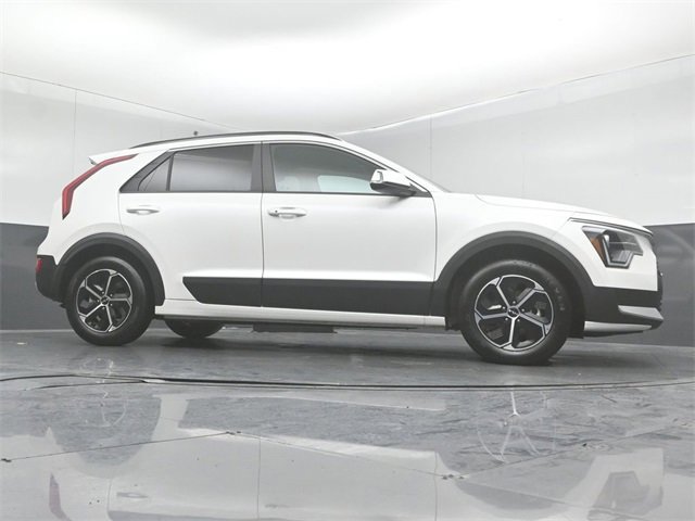 Used 2024 Kia Niro EX image 17