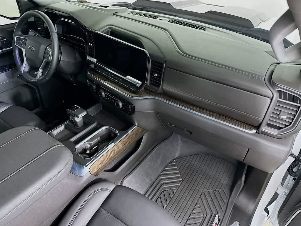 Used 2024 Chevrolet Silverado 1500 LT Trail Boss w/ Convenience Package II AWD/4WD image 33