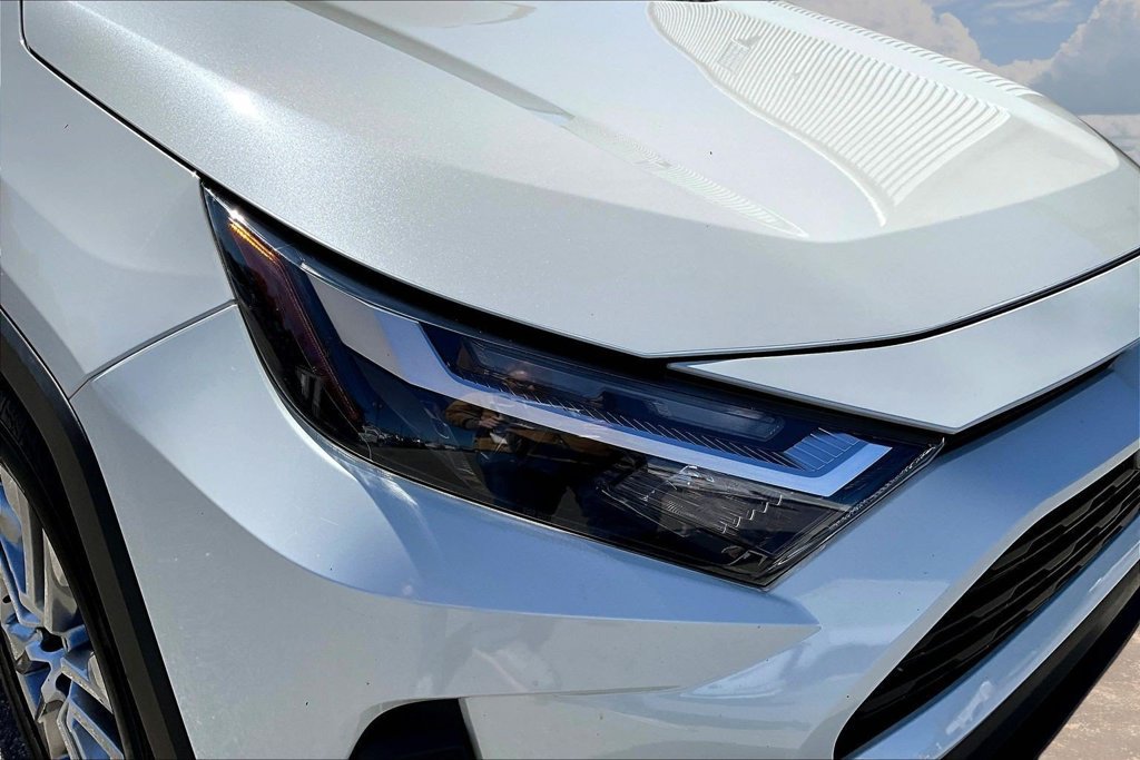 Used 2022 Toyota RAV4 XLE Premium FWD image 34