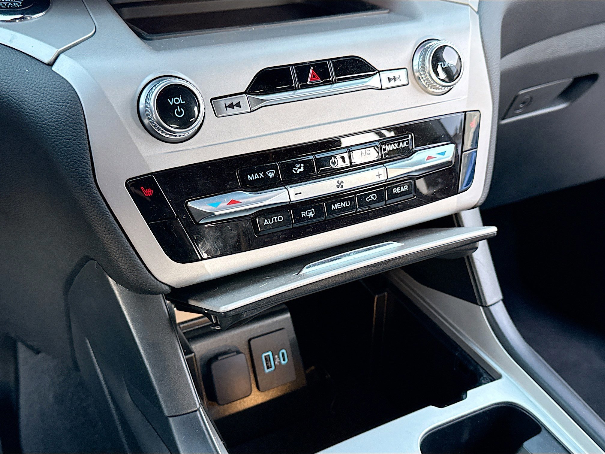 Certified 2023 Ford Explorer XLT w/ Class IV Trailer Tow Package image 14