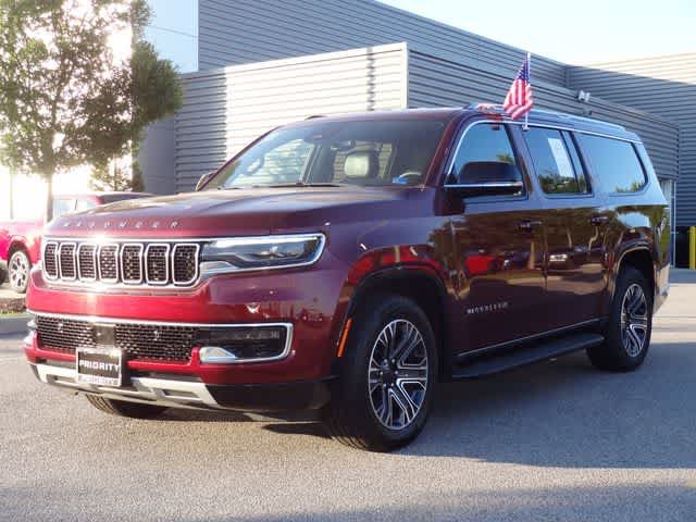 Used 2024 Jeep Wagoneer L Series II w/ Flexible Seating Group AWD/4WD image 1