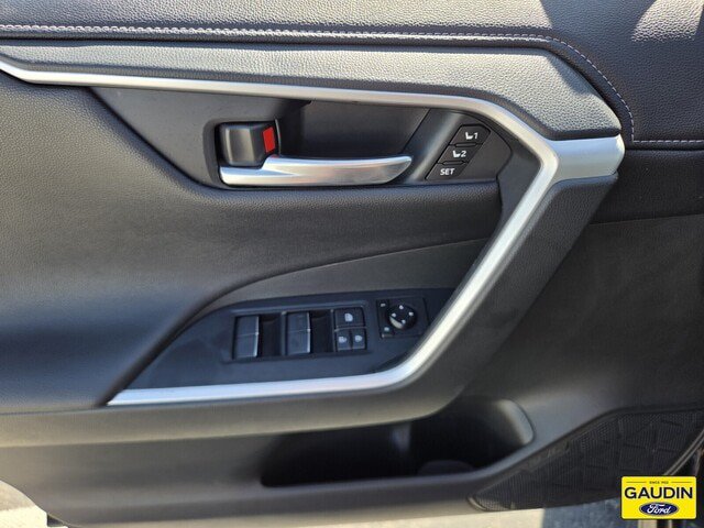 Used 2020 Toyota RAV4 Limited AWD/4WD image 18