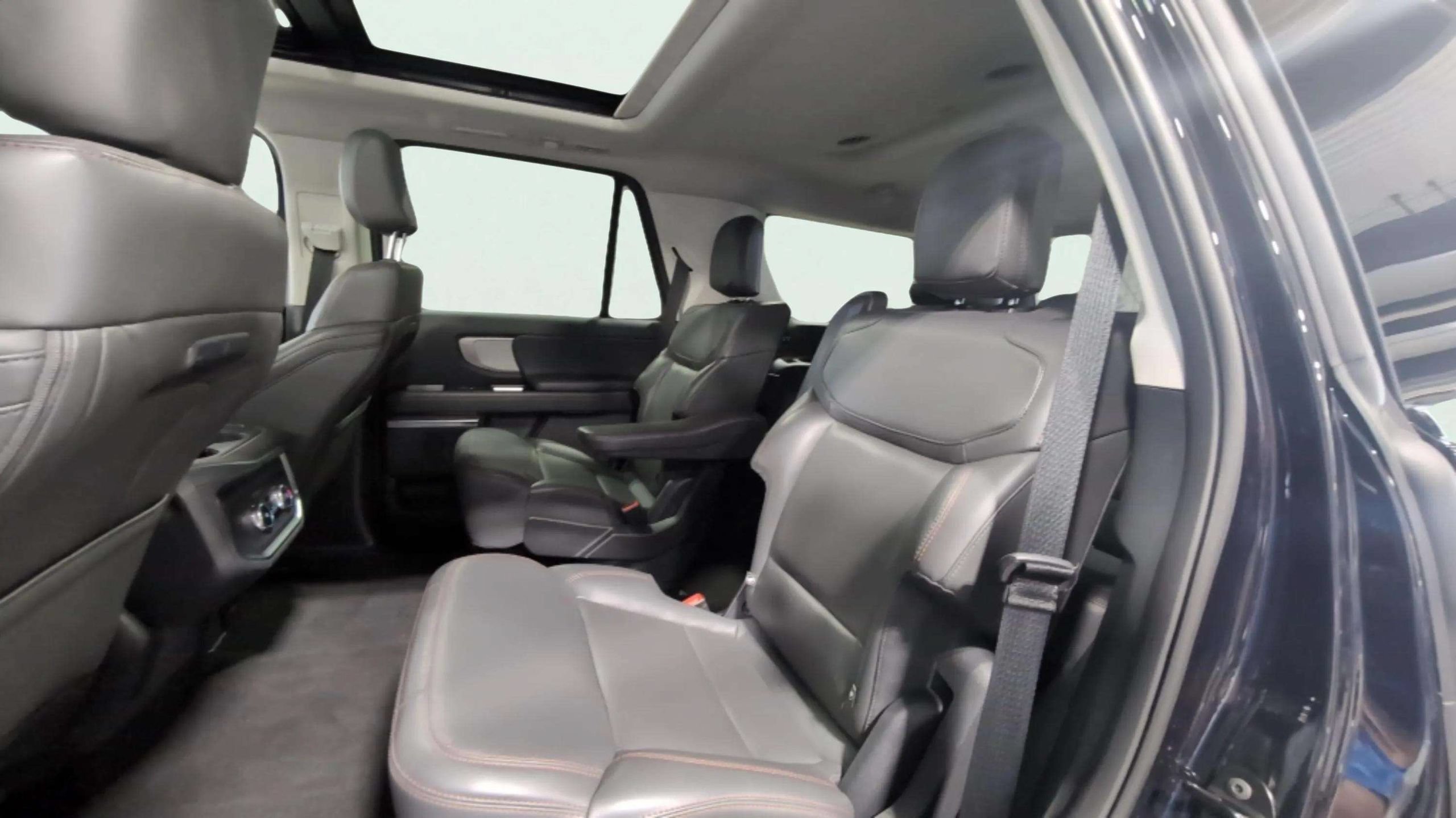 Certified 2025 Ford Expedition Active AWD/4WD image 14