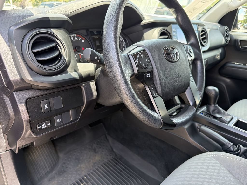 Used 2022 Toyota Tacoma SR AWD/4WD image 12