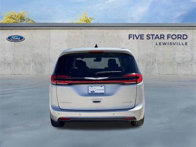 Used 2024 Chrysler Pacifica Limited image 5