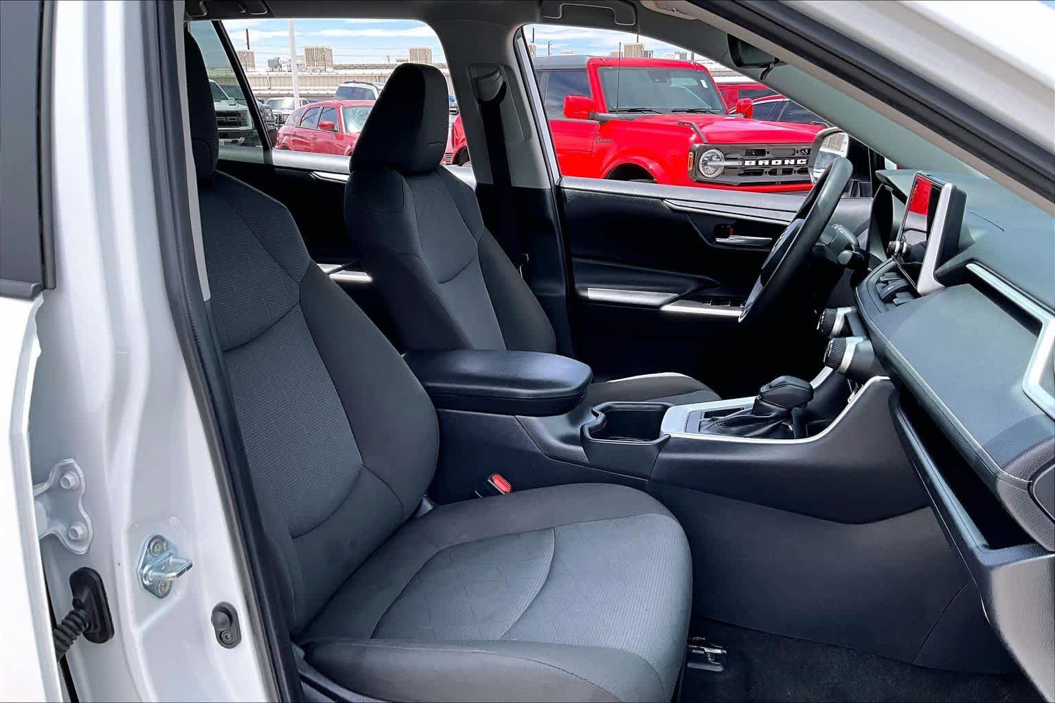 Used 2025 Toyota RAV4 XLE FWD image 9