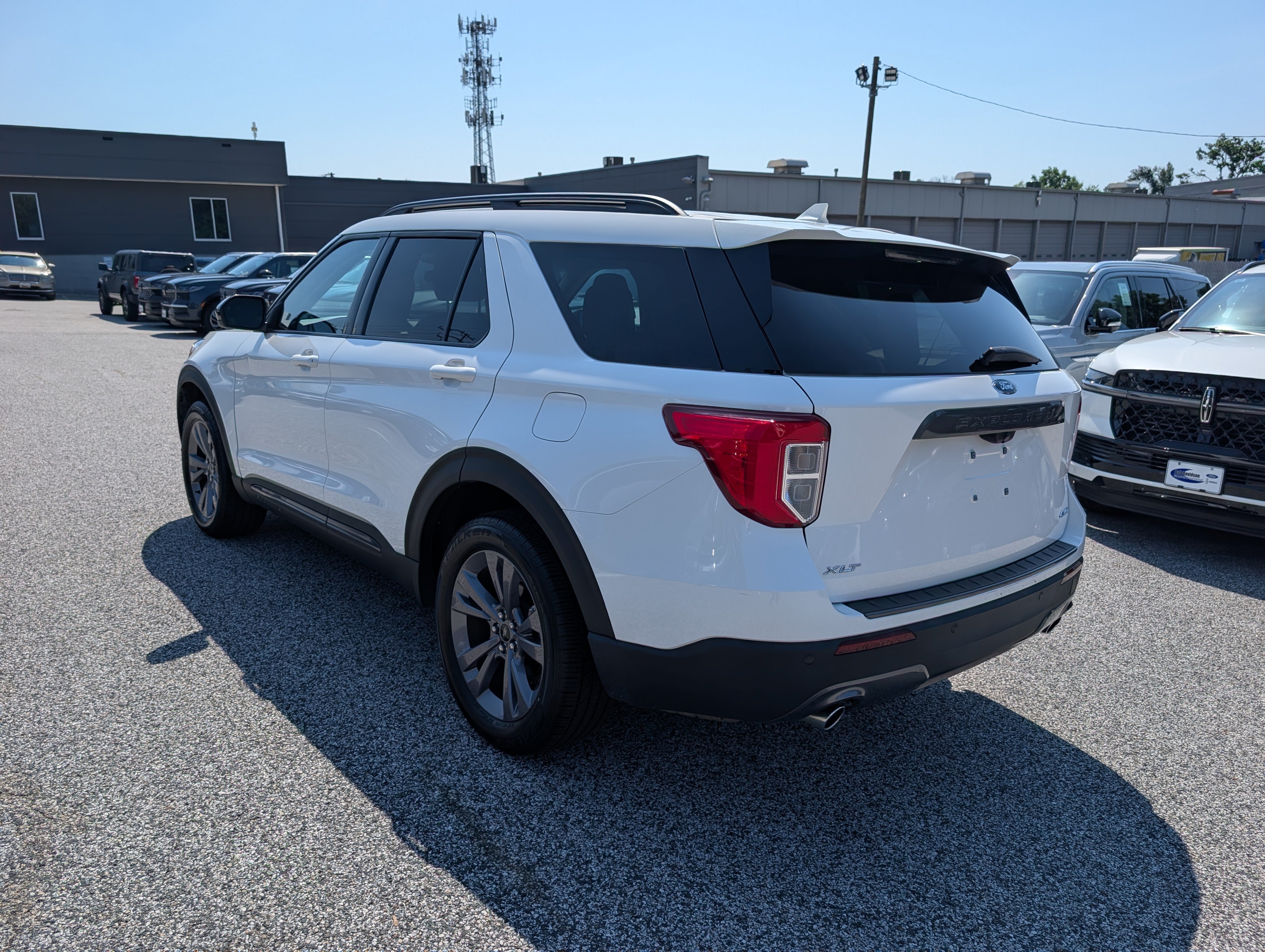 Certified 2022 Ford Explorer XLT w/ Equipment Group 202A AWD/4WD image 5