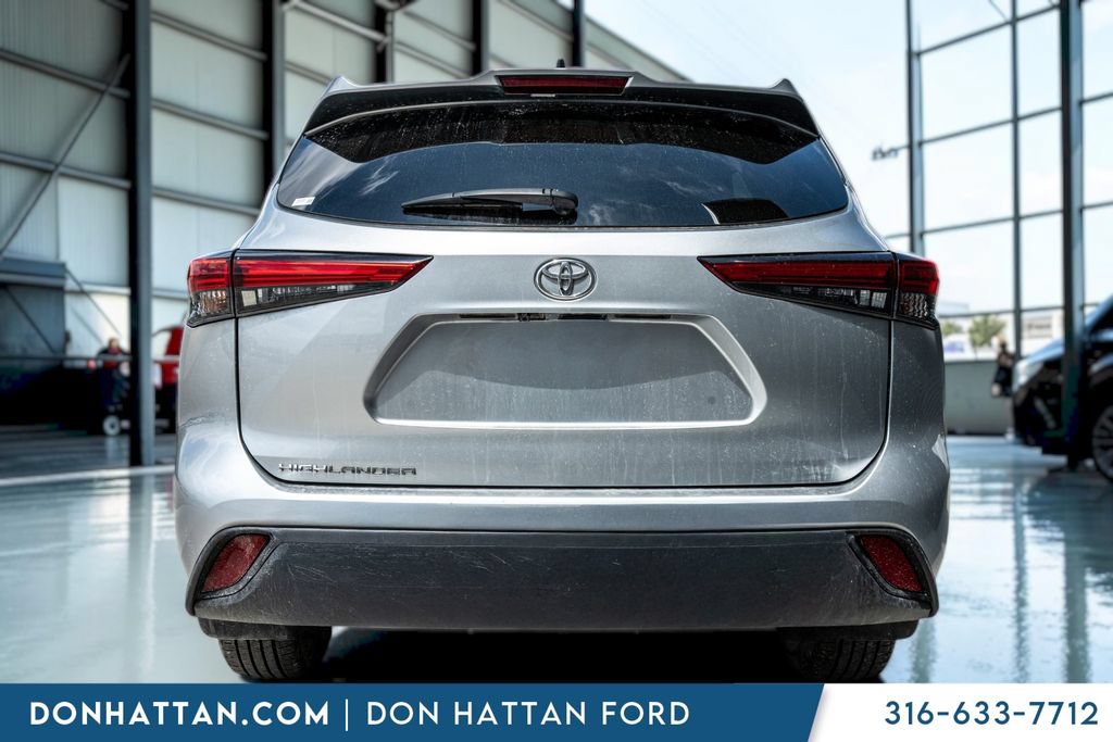 Used 2023 Toyota Highlander L FWD image 29