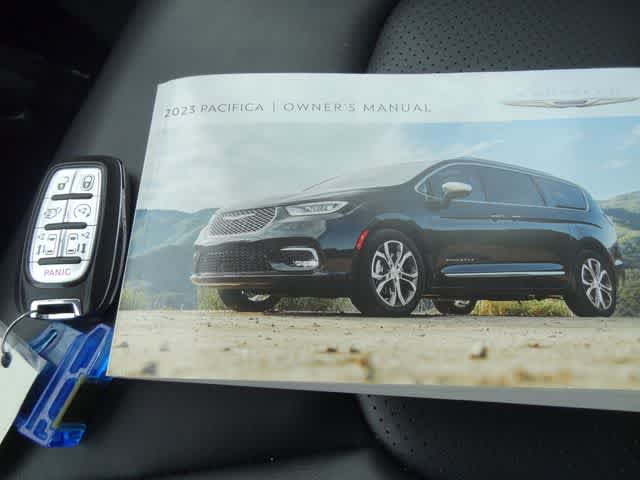 Used 2023 Chrysler Pacifica Touring-L FWD image 47