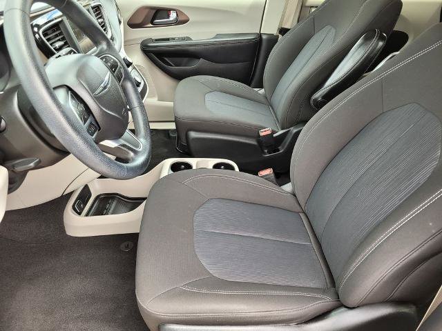 Used 2021 Chrysler Voyager LX FWD image 16
