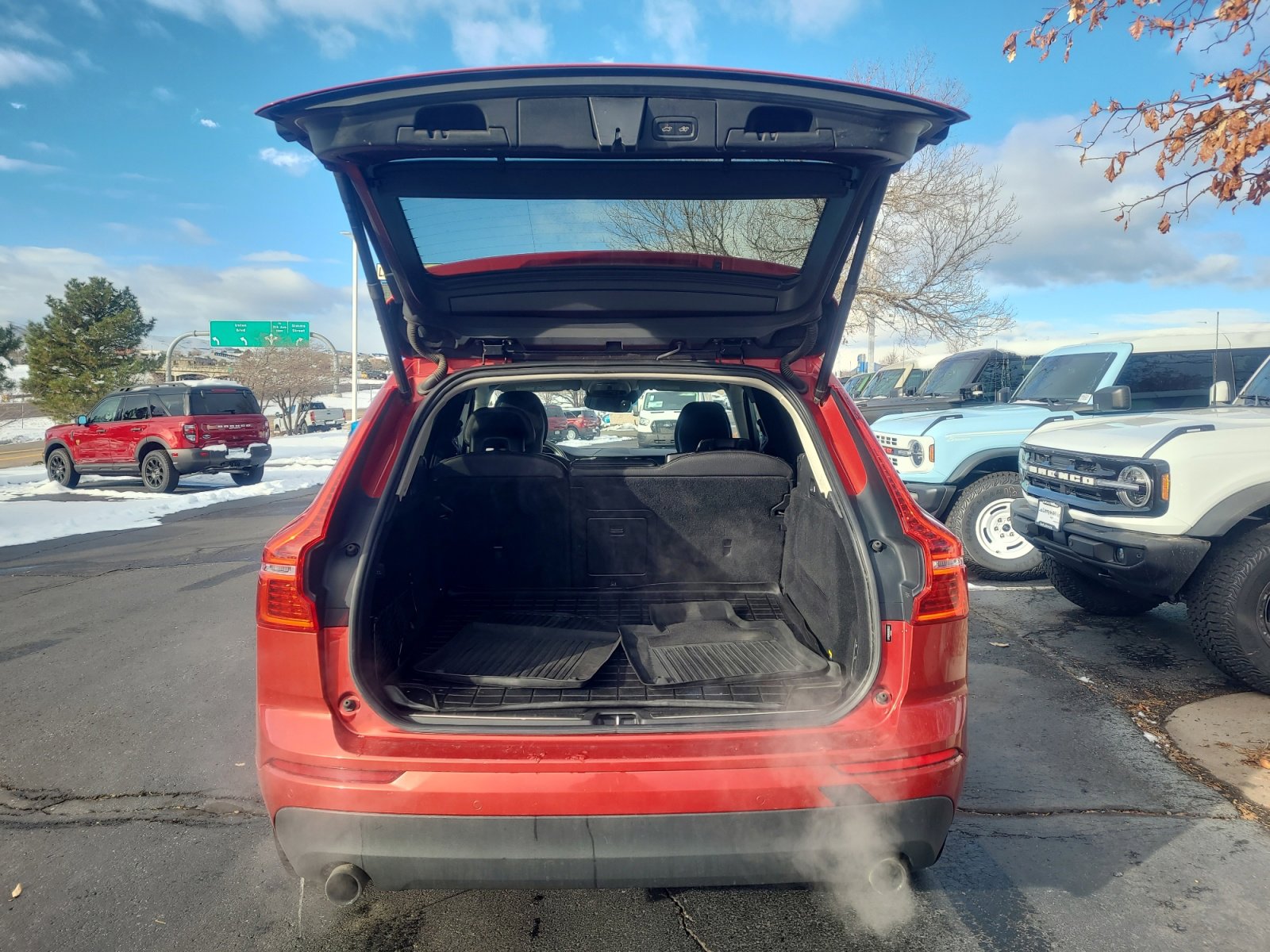 Used 2019 Volvo XC60 T5 Momentum w/ Premium Package image 32