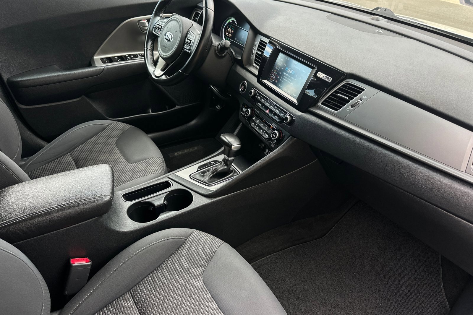 Used 2018 Kia Niro LX image 15