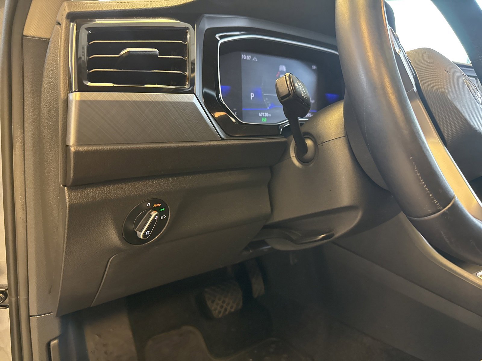 Used 2022 Volkswagen Jetta SE w/ Panoramic Sunroof Package image 23