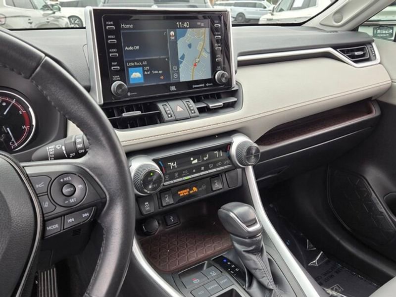 Used 2021 Toyota RAV4 Limited image 19