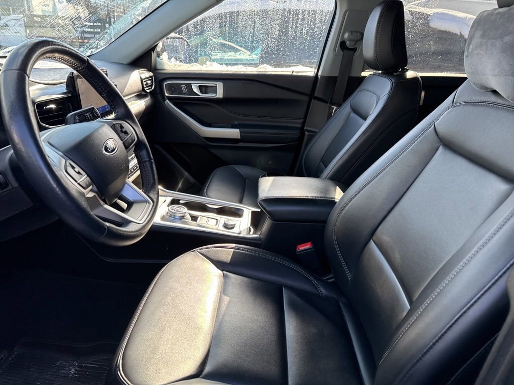 Certified 2022 Ford Explorer XLT w/ Equipment Group 202A image 6