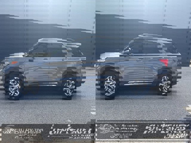 Certified 2022 Ford Explorer XLT w/ Equipment Group 202A image 3