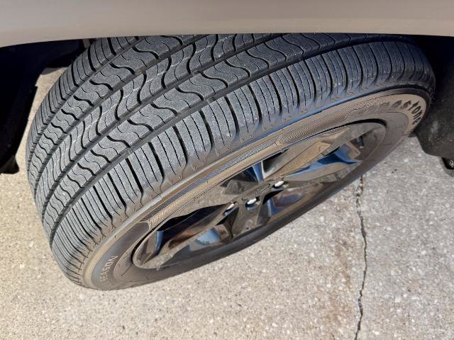 Used 2021 Jeep Grand Cherokee L Laredo AWD/4WD image 39