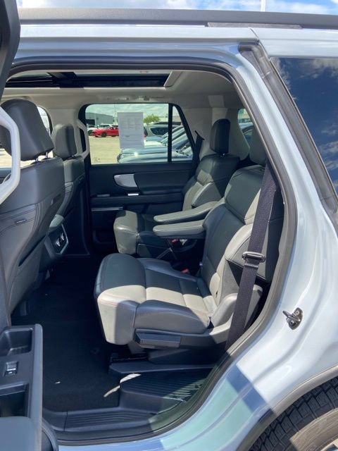Certified 2025 Ford Expedition Active AWD/4WD image 6