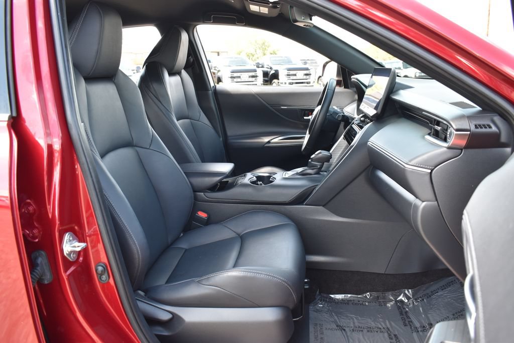 Used 2024 Toyota Venza XLE AWD/4WD image 32